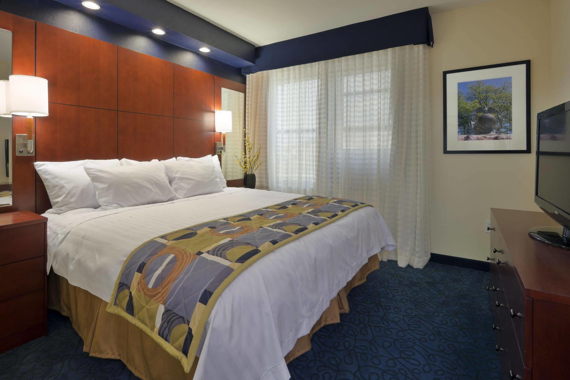 Residence Inn By Marriott Cincinnati Downtown/The Phelps Room photo